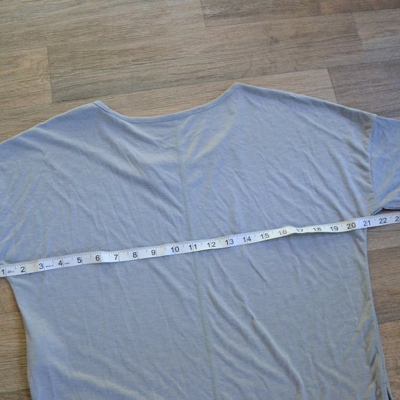 NWT Nike Women's Yoga Grey Short Sleeve Workout Lounge Top Size Small - Picture 7 of 7